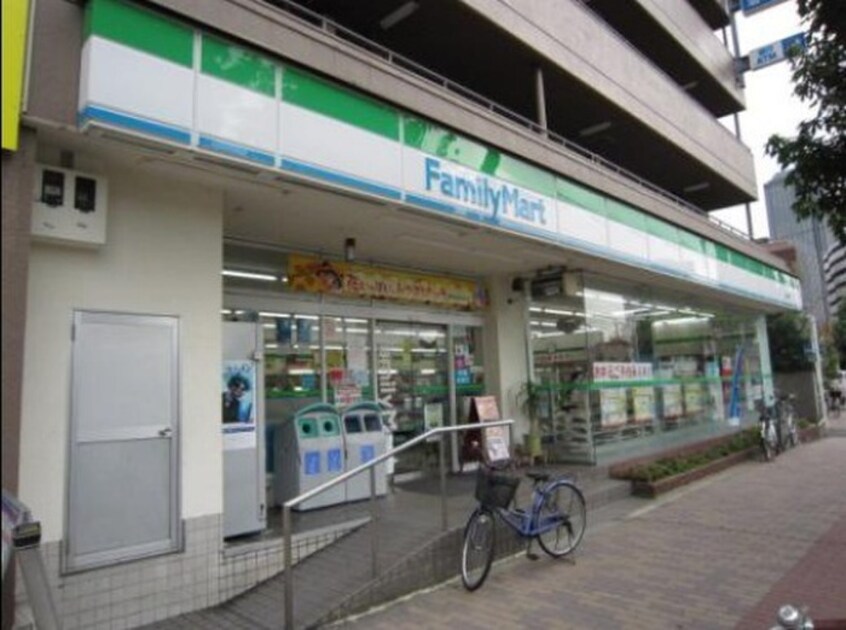 ファミリーマート城東鴫野西店(コンビニ)まで300m リブリ・おおさか鴫野