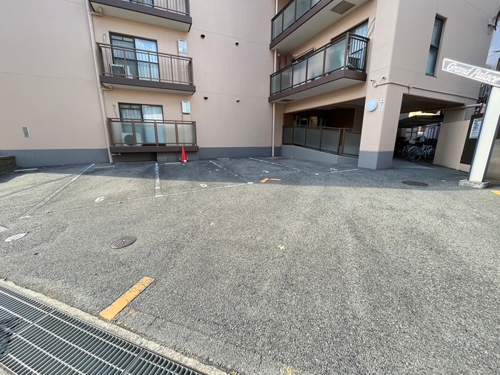 駐車場 グランドパレス