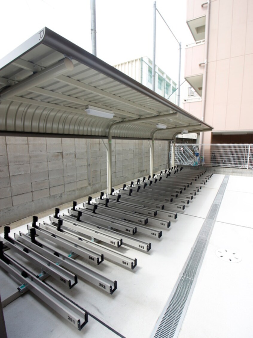 駐輪場 Warm天下茶屋