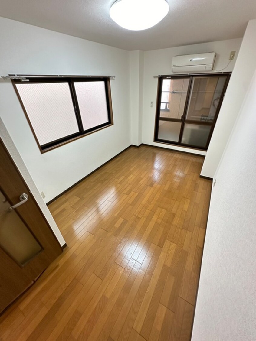 居室 カ－サ中村