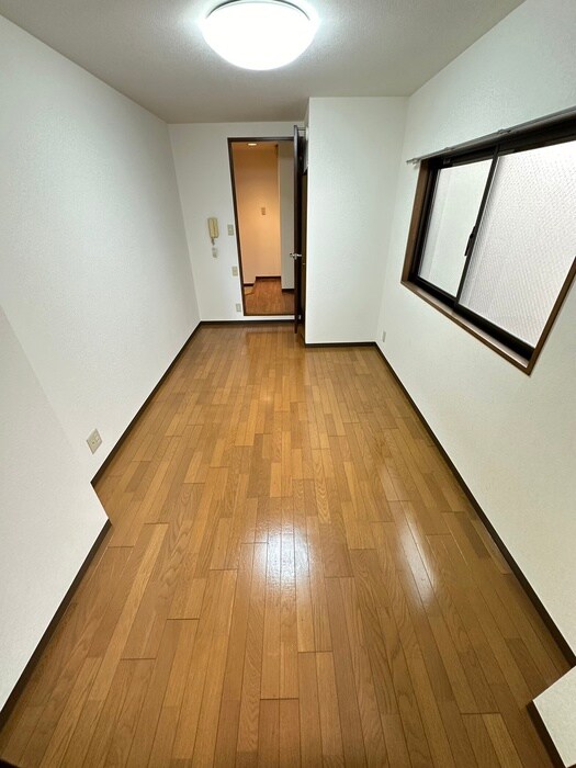 居室 カ－サ中村