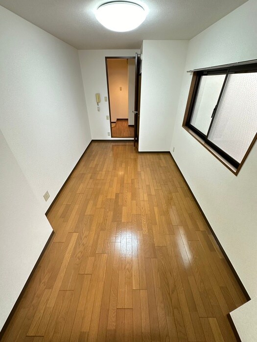 居室 カ－サ中村