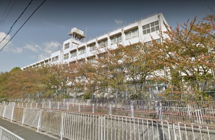 深井中央中学校(中学校/中等教育学校)まで137m ラフォ－レ深井