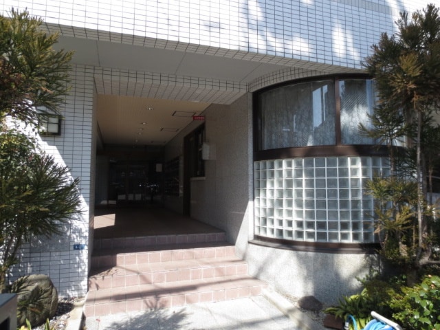 エントランス部分 ドミール瀬田