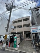 イ－ストアベニュ－の外観