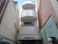 ロイヤルコ－ト中道