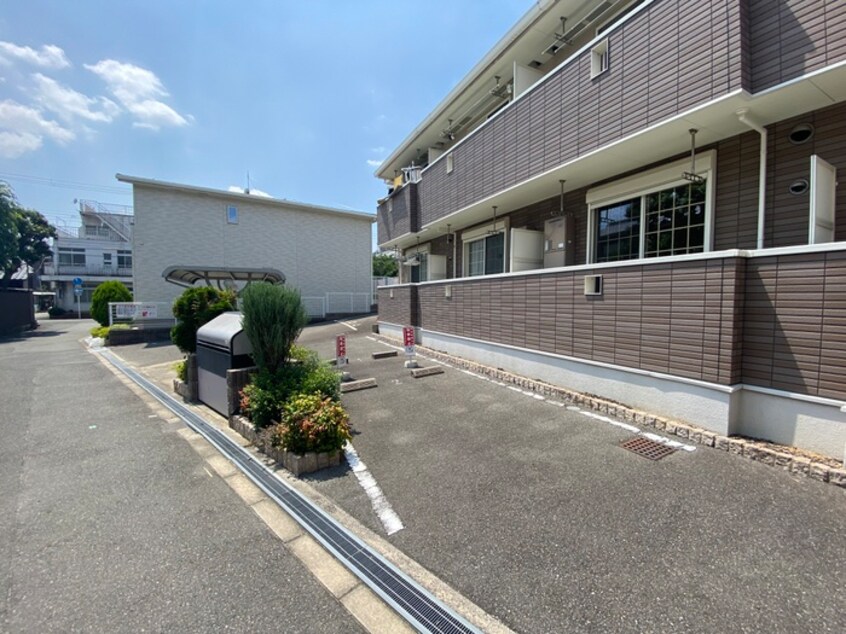 駐車場 カルムエイト