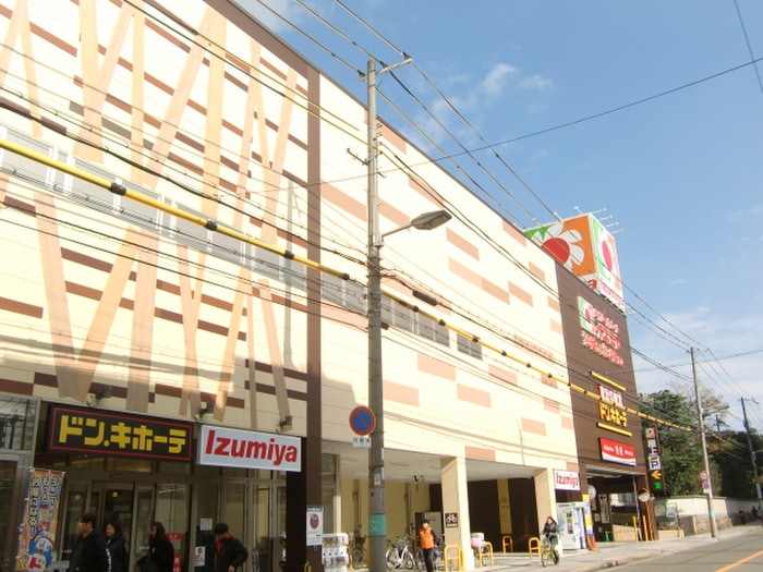 デイリーカナートイズミヤ(スーパー)まで125m アリスマナ－ガ－デン谷町