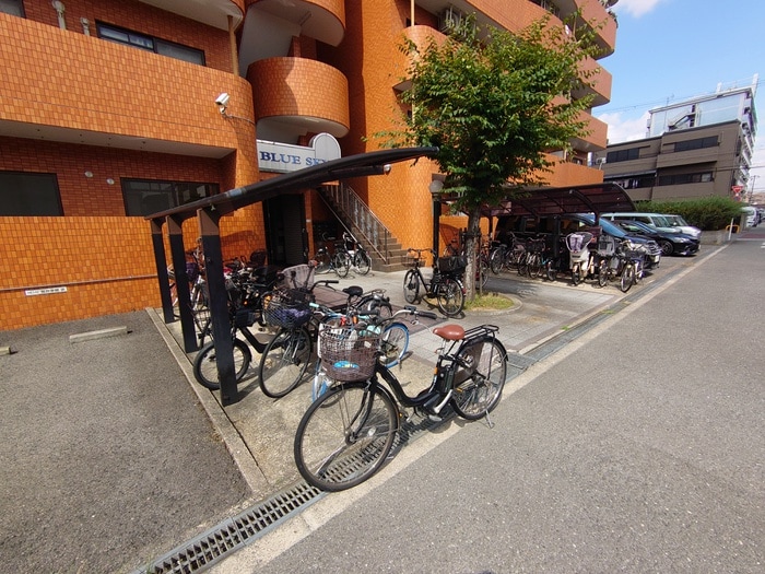 駐輪場 ブル－スカイ