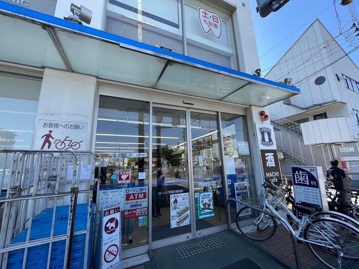 ローソン芦屋川駅前(コンビニ)まで220m サンロイヤル芦屋川