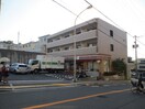 セブンイレブン(コンビニ)まで10m カリ－ノカサメント東中振