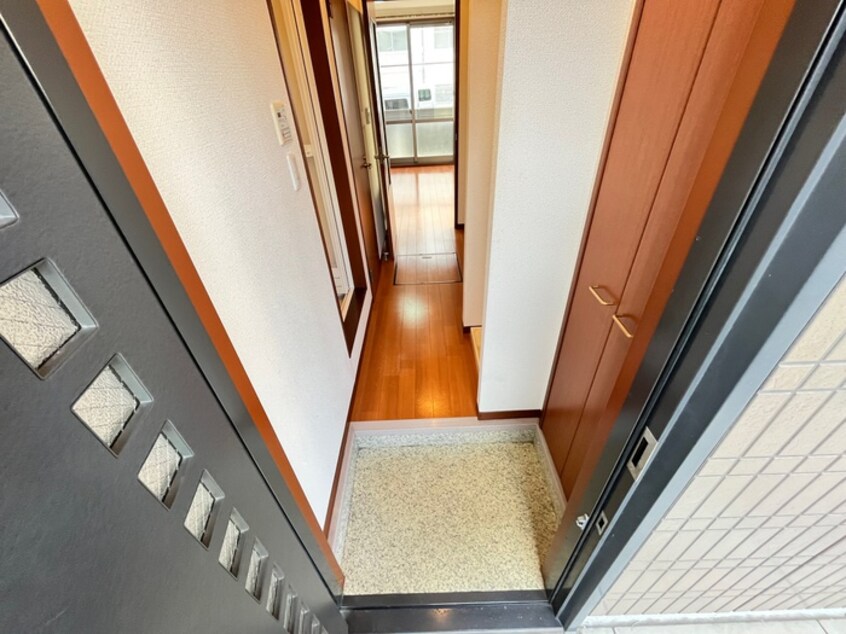 玄関 ヴェルデ城南