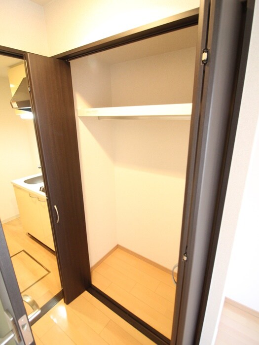 収納 ｴｽﾘｰﾄﾞ新大阪ｺﾝﾌｫｰﾙⅡ番館(604)