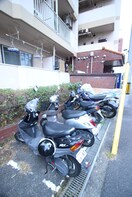 バイク置き場 シャトーミツ