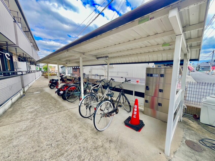 駐輪場 フローレスハタ