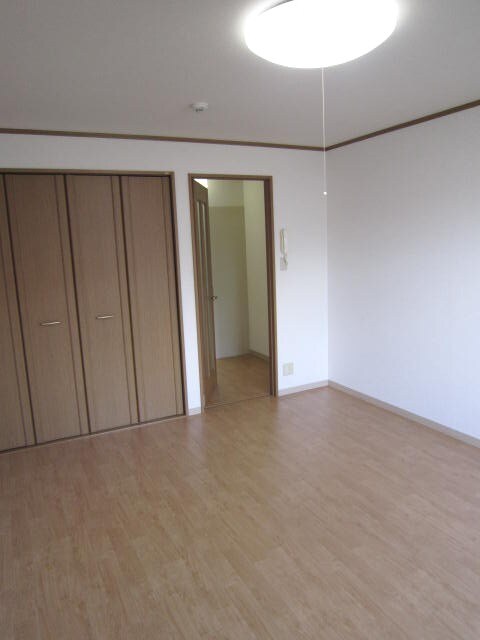 居室 フローレスハタ