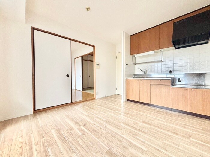 居室 ロイヤル現代