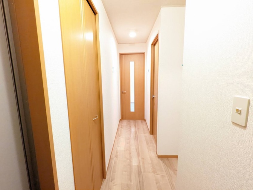 廊下 リリックスブル－