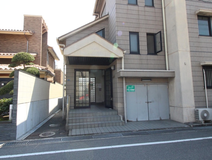 エントランス部分 ロワ－ル和泉