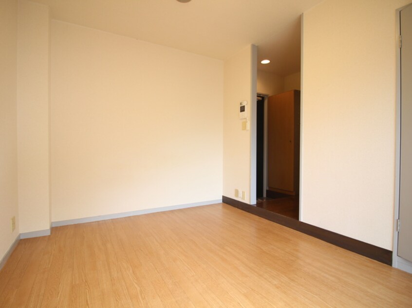 居室 仁川ロイヤルハイツ