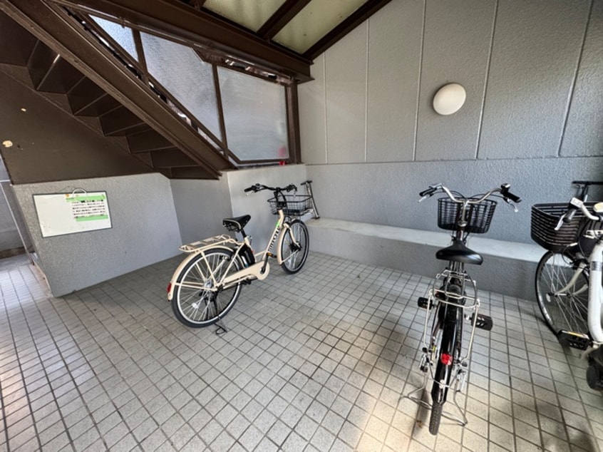 駐輪場 仁川ロイヤルハイツ