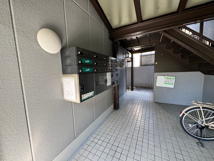 エントランス部分 仁川ロイヤルハイツ