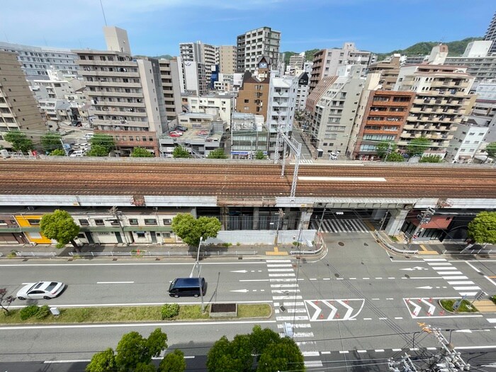 室内からの展望 ｱﾄﾞﾓﾘﾓﾄ元町通