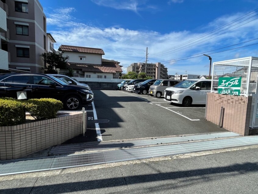 駐車場 ロイヤルファ－ム