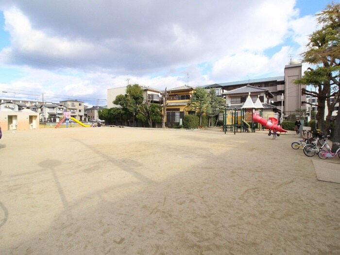 蔵垣内公園(公園)まで120m ロイヤルファ－ム