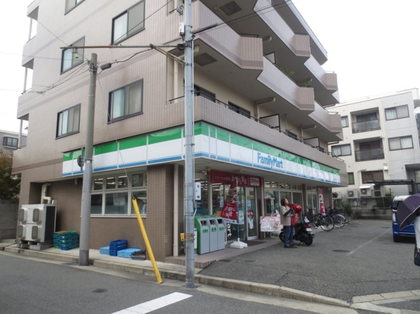 ファミリーマート(コンビニ)まで190m アビタシオン武庫川