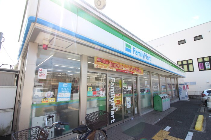 ファミリーマー本町丁目店(コンビニ)まで884m グレースヒルズ刀根山