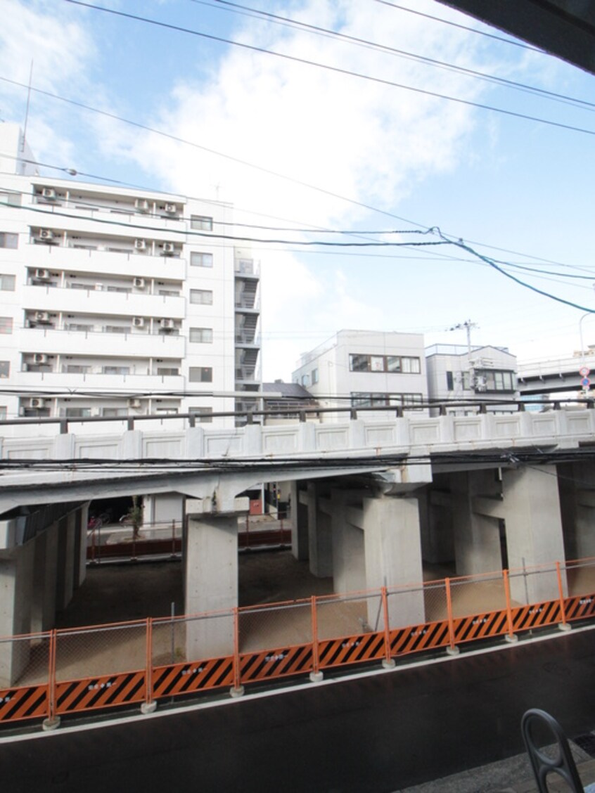 室内からの展望 ボナ－ル河