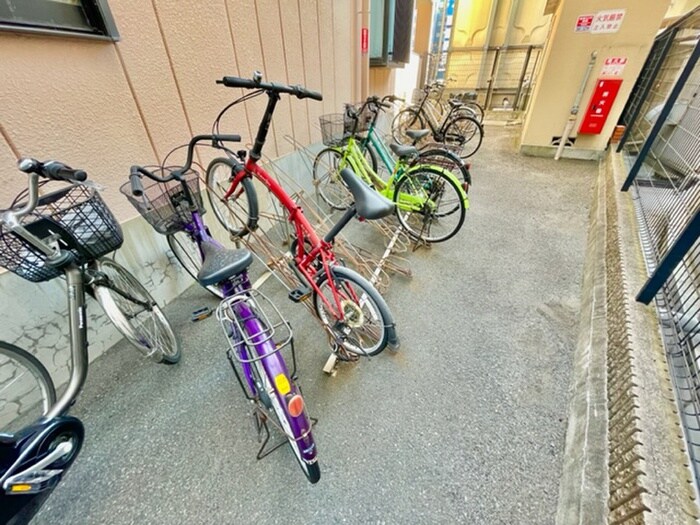 駐輪場 アンソレイエ古川橋