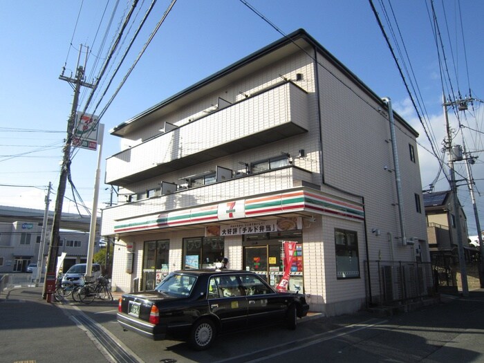 セブンイレブン(コンビニ)まで550m ラ・アク－ル