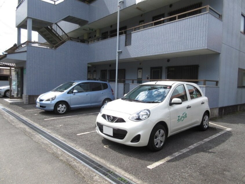 駐車場 エ－デルピオニ－