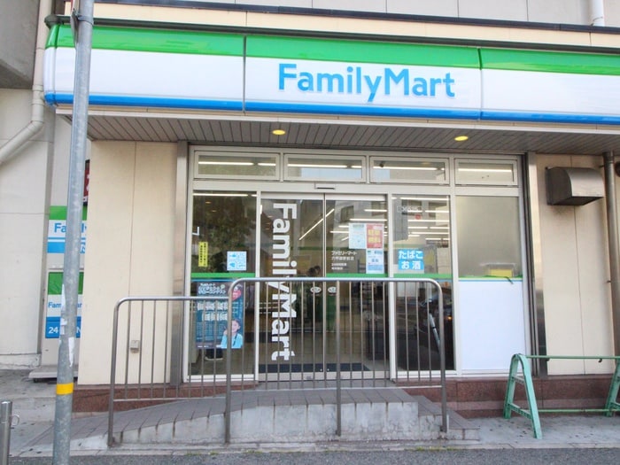 ファミリーマート(コンビニ)まで100m シャルムメゾン六甲道(603)