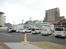 ファミリーマート 守口西郷通店(コンビニ)まで230m ＣＯＵＲＴ　ＢＵＲＲＯＷＳ