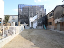 建築中