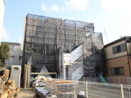 建築中