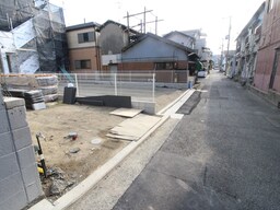 建築中
