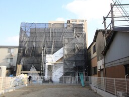 建築中