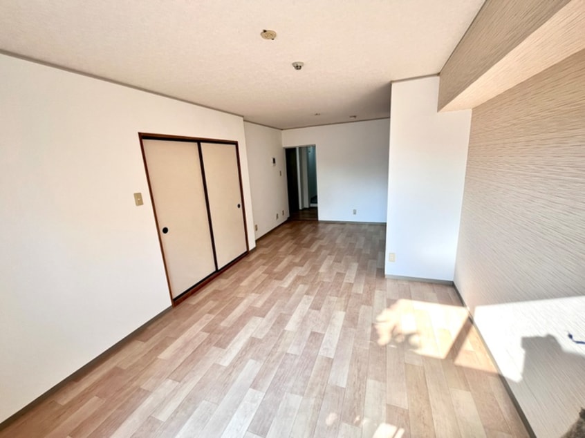 居室 岡田山ハイツＢ棟