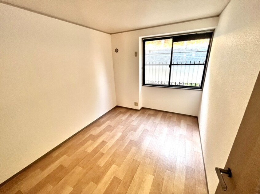 居室 岡田山ハイツＢ棟