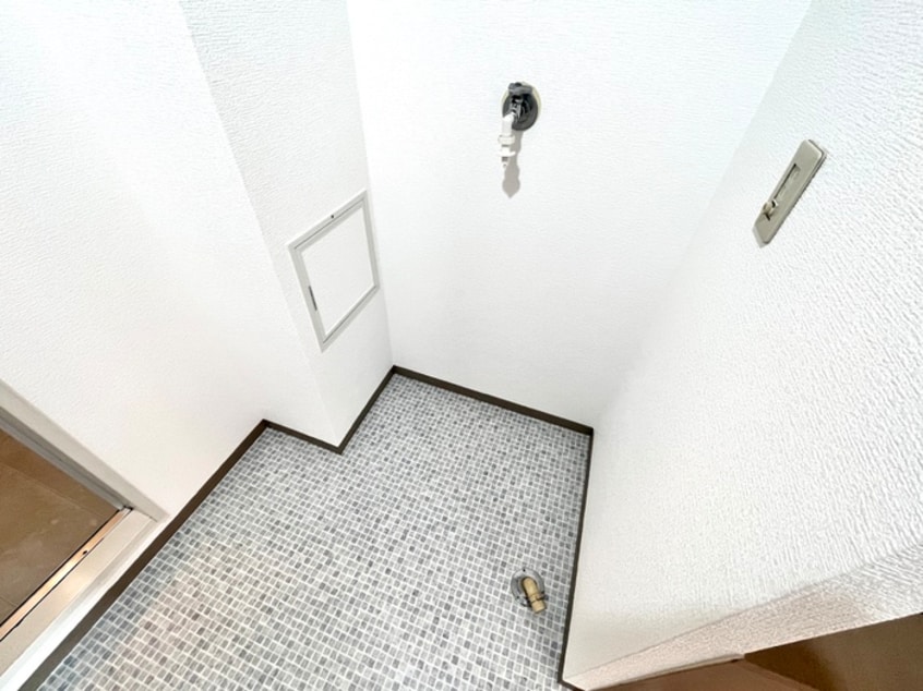 洗濯機置場 岡田山ハイツＢ棟