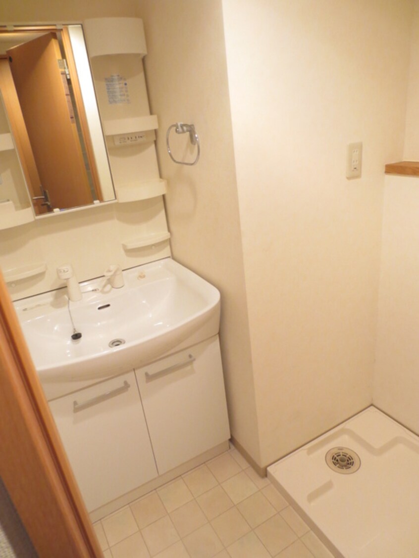 洗面 ﾗ･ｶｽﾃﾙ・ﾒｳ