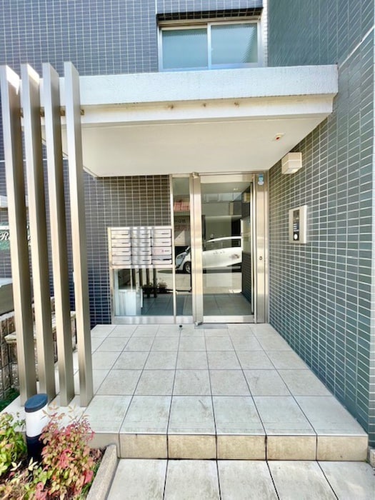 エントランス部分 ココ・リヴァージュ