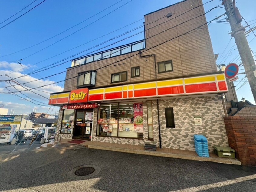デイリーヤマザキ(コンビニ)まで430m ド－ル魚崎