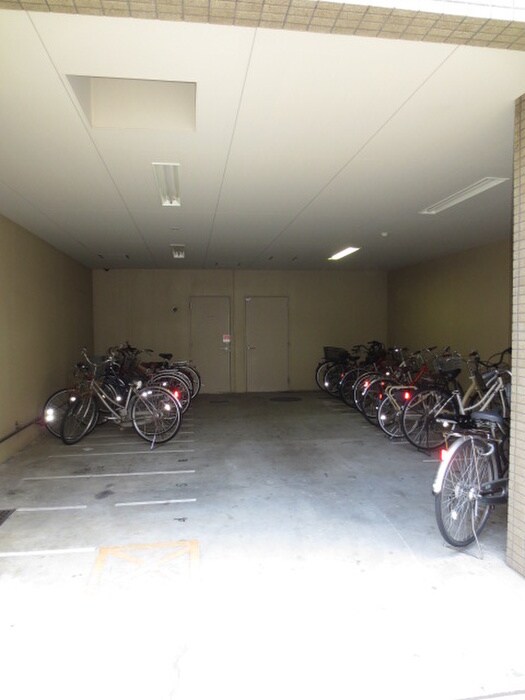 駐輪場 アヴァンセク－ル京橋南