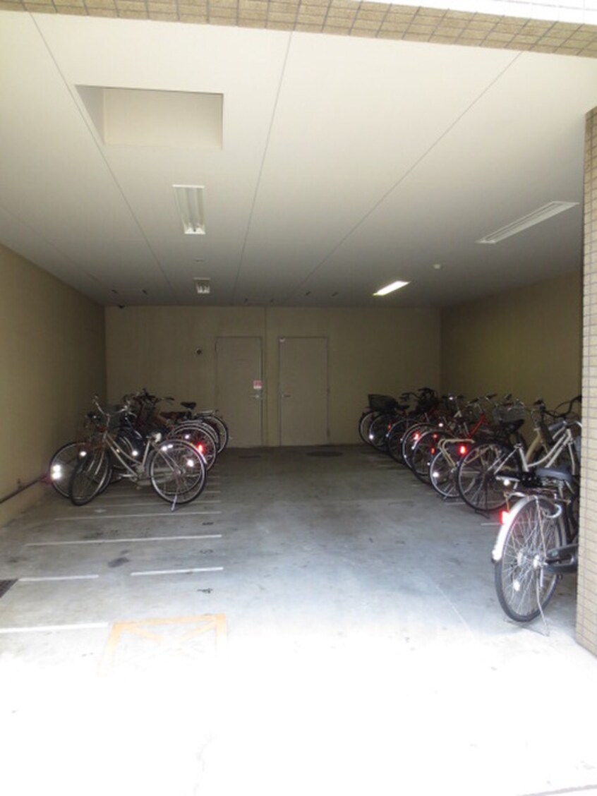 駐輪場 アヴァンセク－ル京橋南