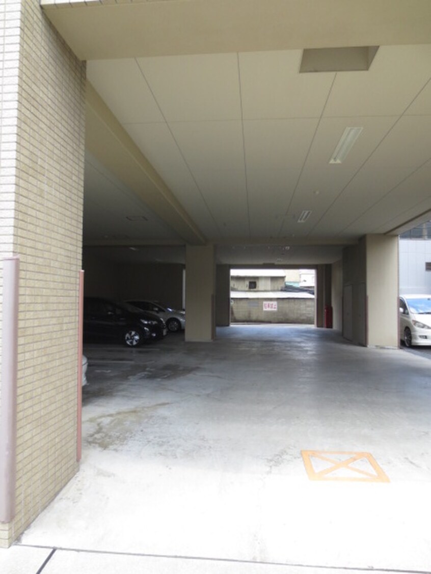 駐車場 アヴァンセク－ル京橋南